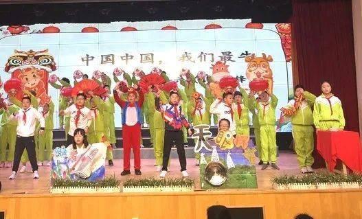 地铁17号线职工 在寒风中守护乘客安全出行